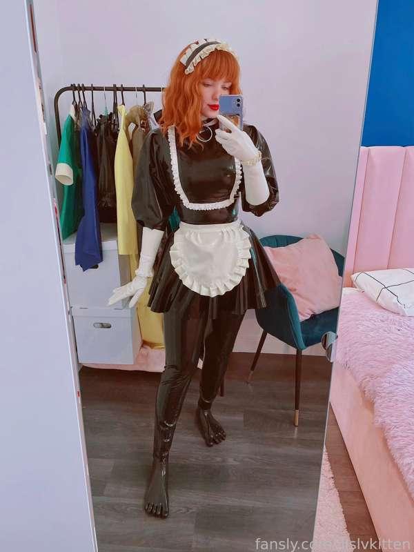 do you like my latex maid uniform? ☺️

#latex #maid #latexgloves #gloves #redhead #fetish