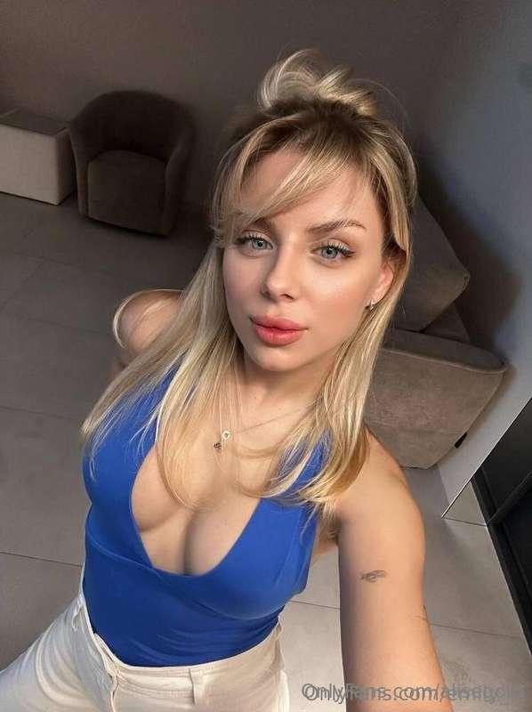 💋FREE SUBSCRIPTION💋 @emily_cl This hot blonde with a juicy a..