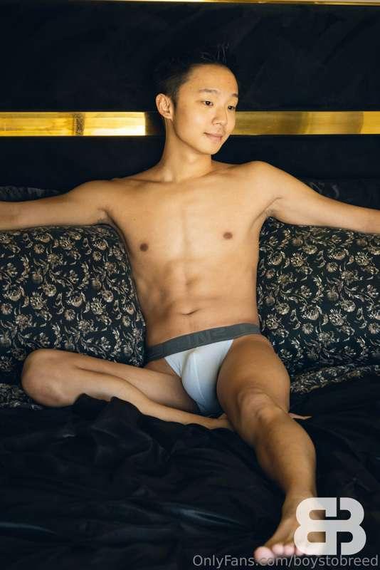 He might be tiny, but he can take dick. Before I left Dallas..