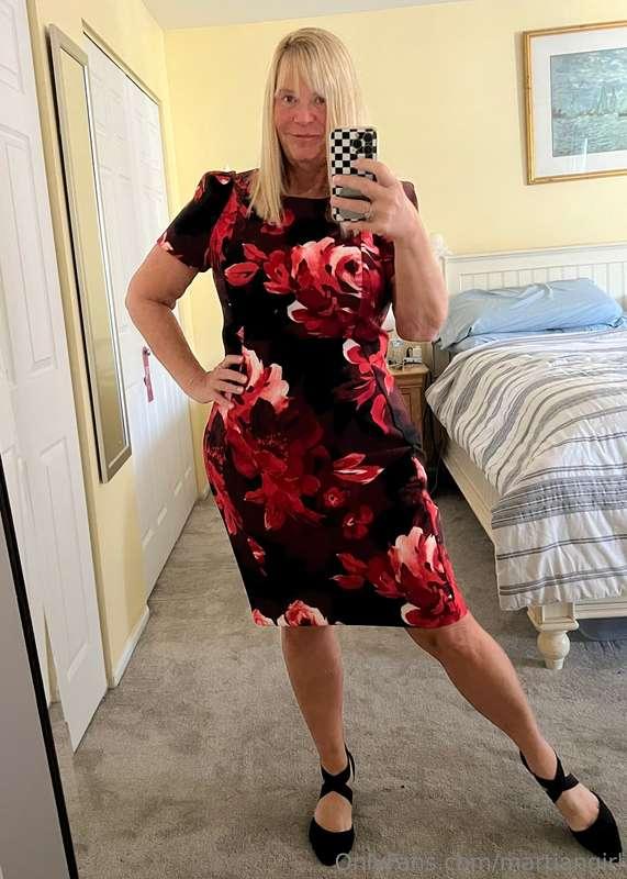 What’s under this dress? Swipe now, my sexy friends!