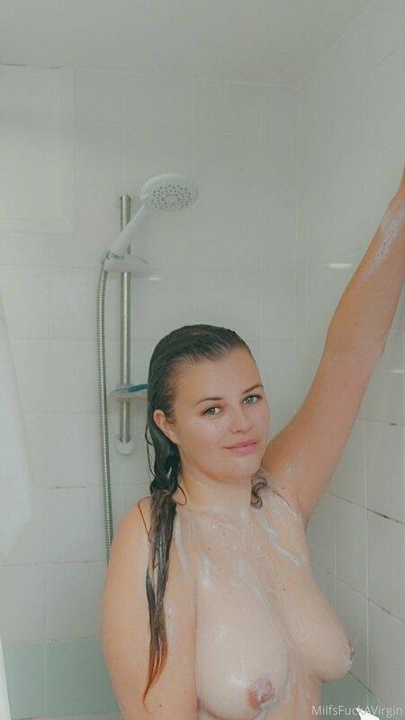 Having some naughty time in the shower is just so good