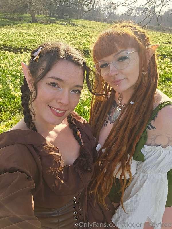 GIRLGIRL vid availableFairy Elfs give you JOI and a cum Coun..