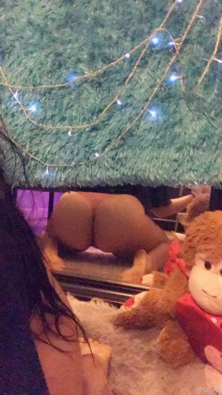 Enjoy these hot photos of me 😋 

Don’t worry I’ll be uploadi..