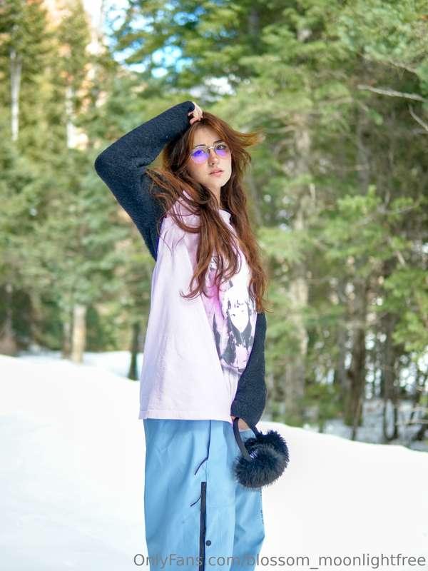 Just a snow girlie :DD (Not really, I need the sun please!! ..