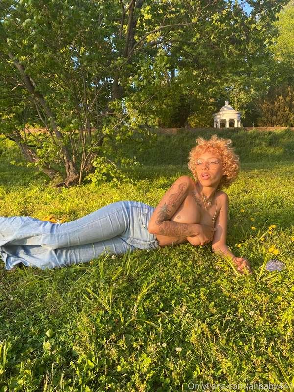 went to a different field and took more titty pics 🌞