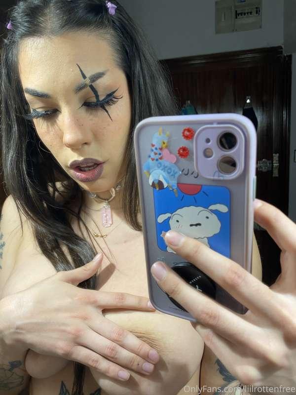 Do you like my makeup? 🥰