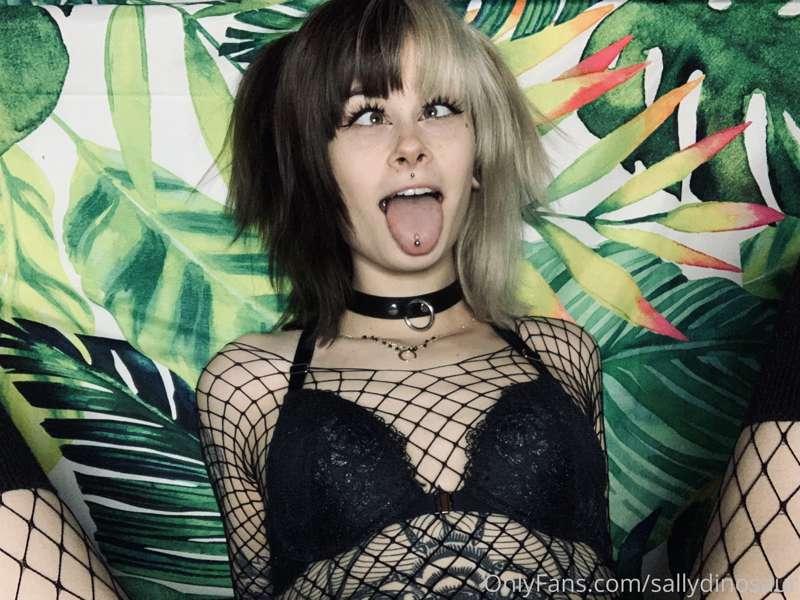 I‘M BACK! 🐱
Got huge photosets for you all + we filmed some ..