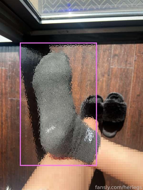 I had so much fun getting sweaty socks out... If you got yours already comment below... If you haven't, sent me a DM 😈....

If you are just a loser that wants to see the bottom of my sock, you can always embrace it  because you are A LOSER.