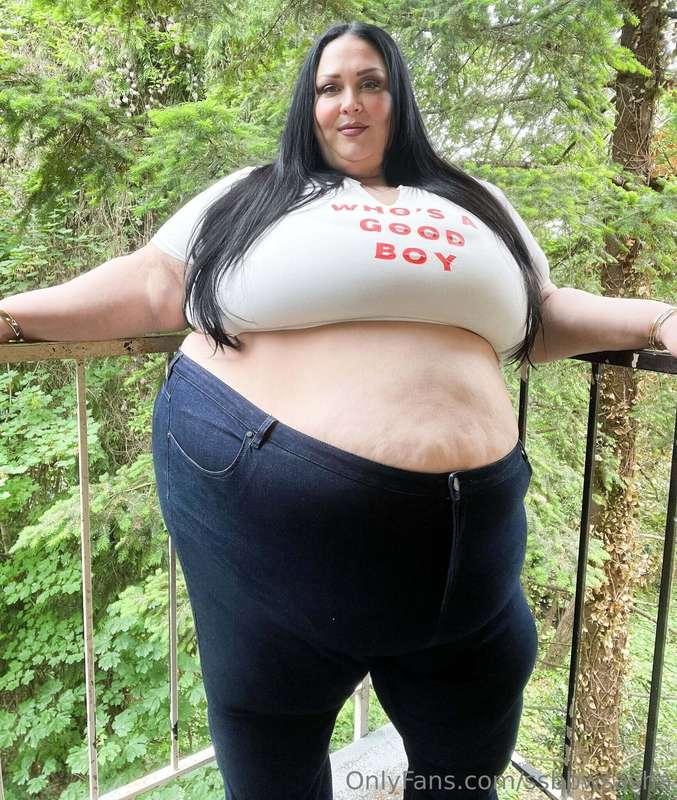 I love the contrasting vibes these photos have from the same..