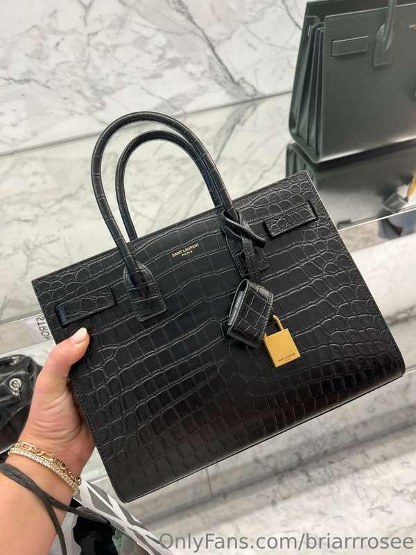Shopping trip today 😍 who wants to treat me to my fav bag?!