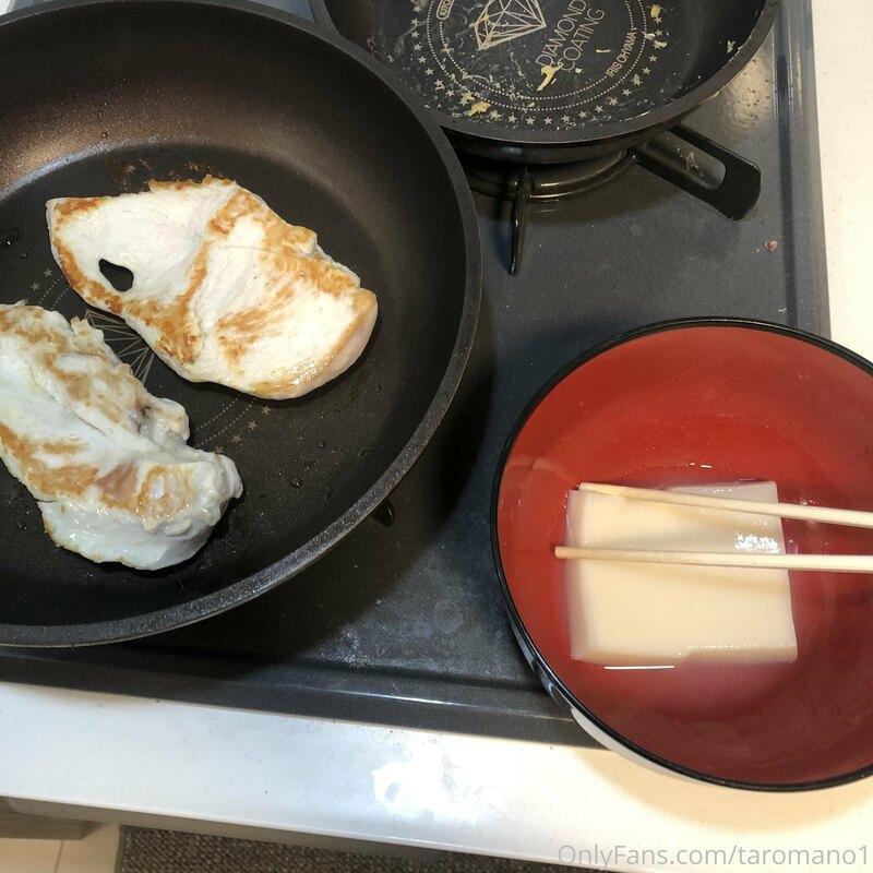 Post workout meal ? 
Chickens breast, rice cake,MVM