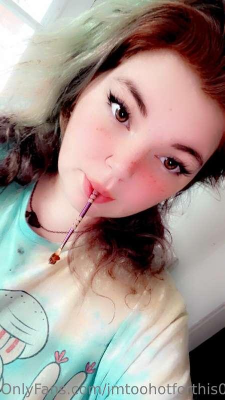 Hot girls take dabs 💅😈