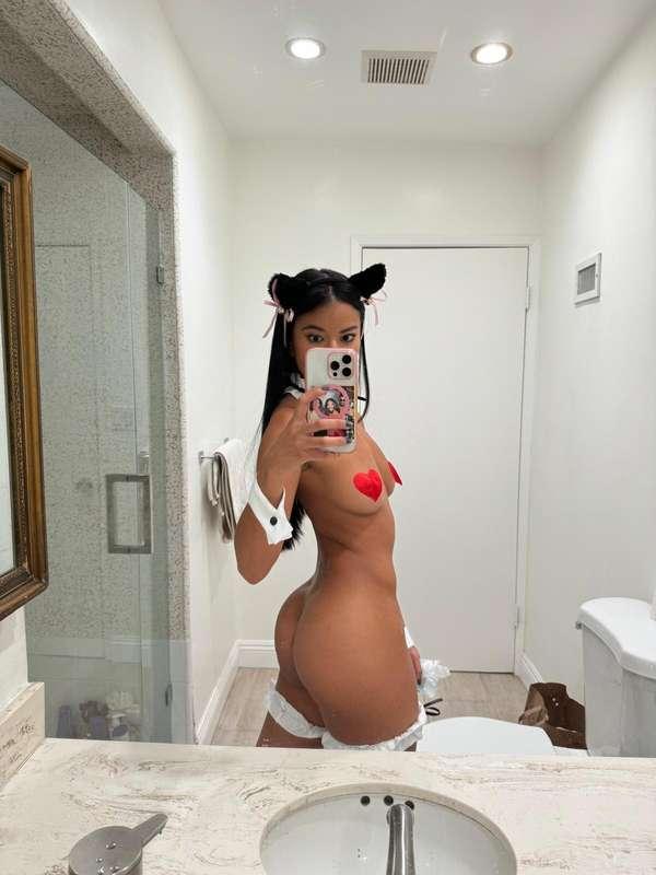 cum get a sexy custom vid from me 👅 doing ***50% OFF CUSTOM ..