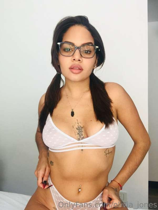 are u available papi? 😈 Im feeling super naughty rn 🥵🔥🔥