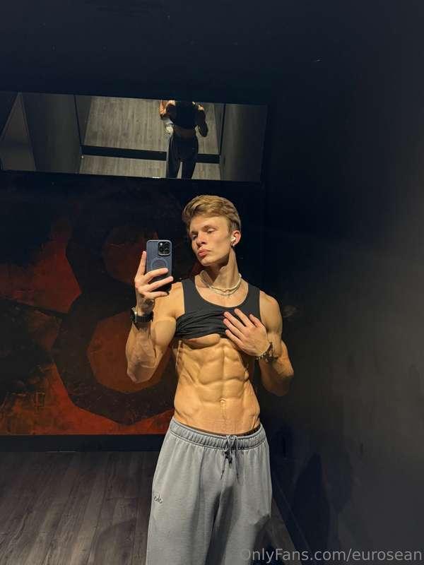 Just got back from the gym, who’s online?!🟢