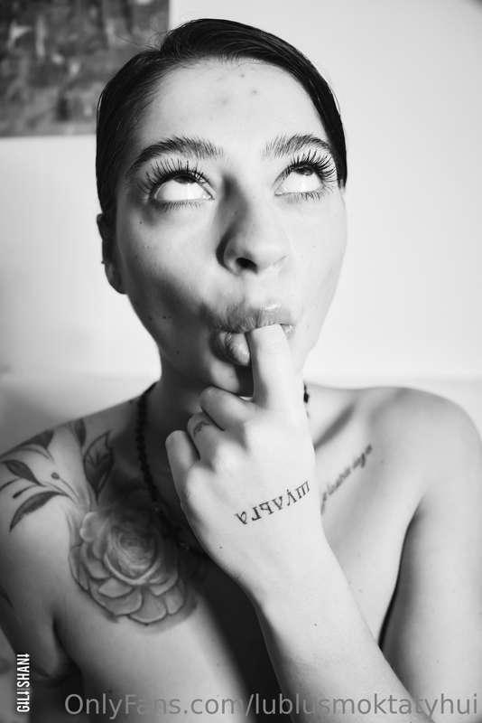 10 мокрих збуджуючих хтивих знімків мене та моєї неголеноі к..