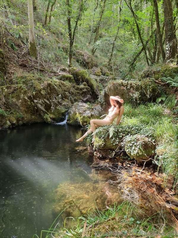One of the dragonflies landed on my hand while I was there 🥰..