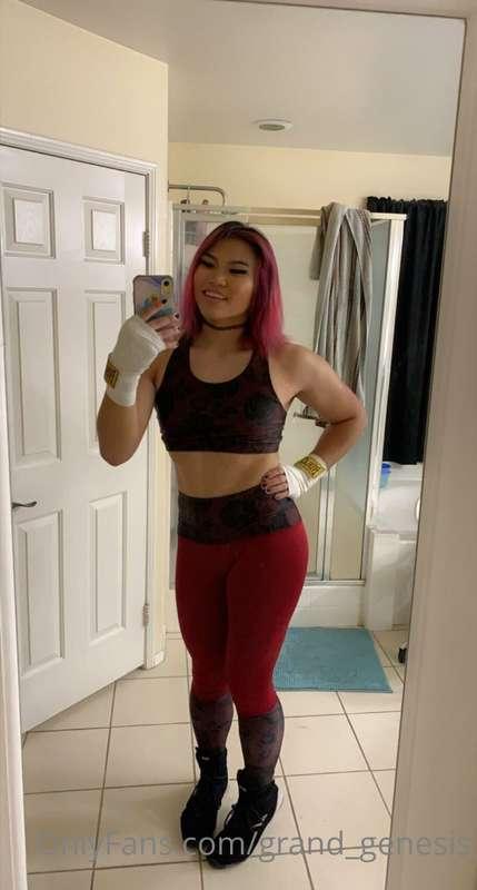 Heyyy did y’all know I’m a boxer?? :3 To start off this new ..