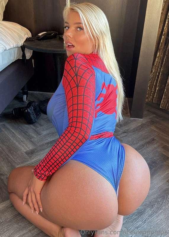 Wanne be my super hero? 😍😍
