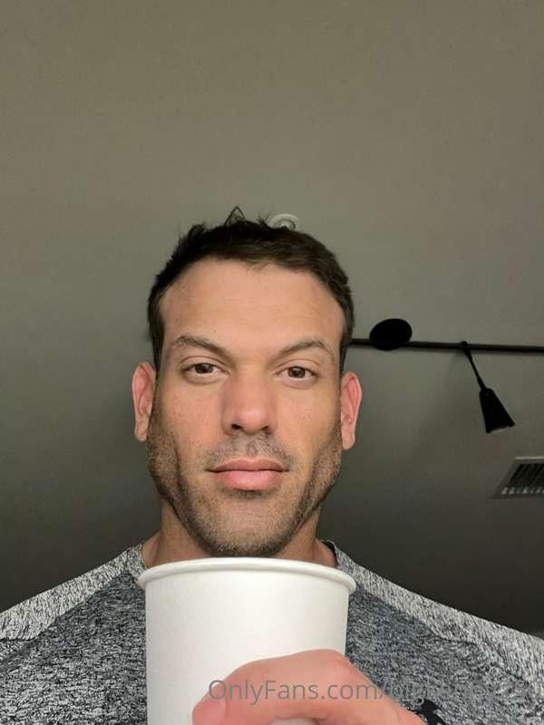 Triple espresso to wake up the KING 😜🤴🏻☕️
