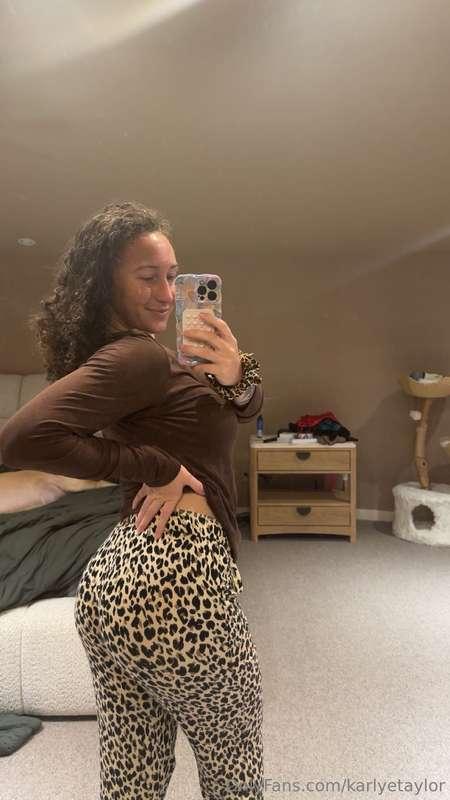Damn my ass looks good in these 🐆😏