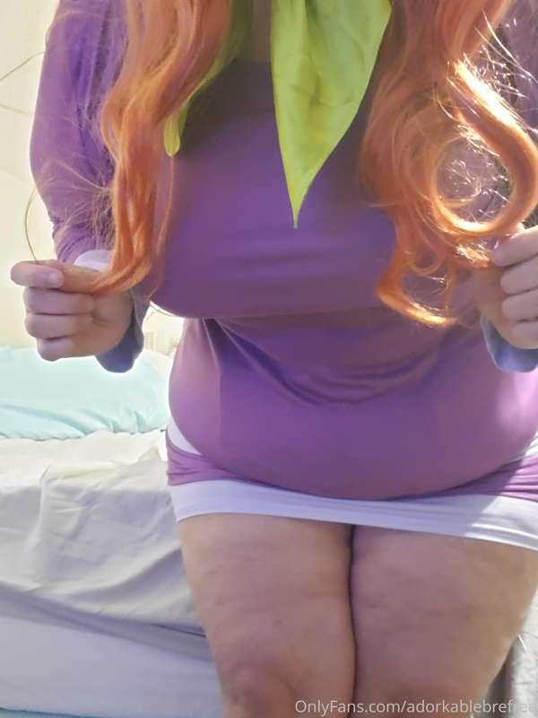 "Hmmm I thought velma dropped her glasses over here..."
