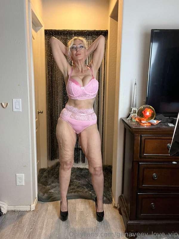 Feeling pink and fabulous🤭