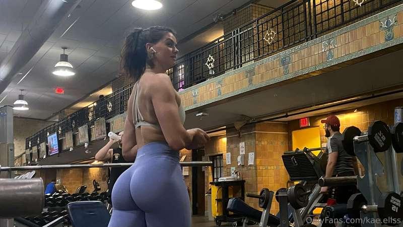 getting a nice pump for some quality pics for you tonight🥰