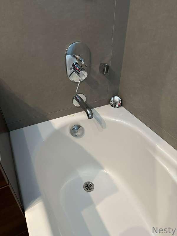 How do you take a bath if you realize that there is neither ..
