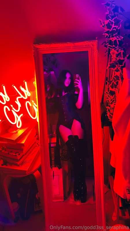 godd3ss_seraphina image #0