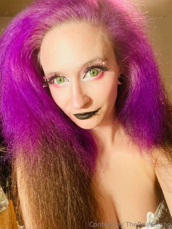 Getting ready for a bar night 😈