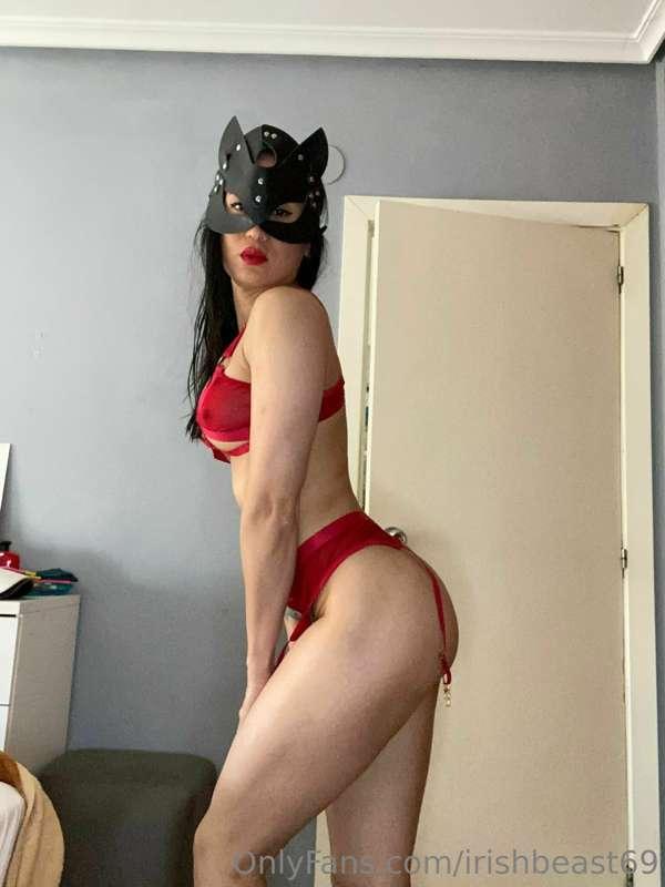 Your pussy cat is waiting 🐈‍⬛