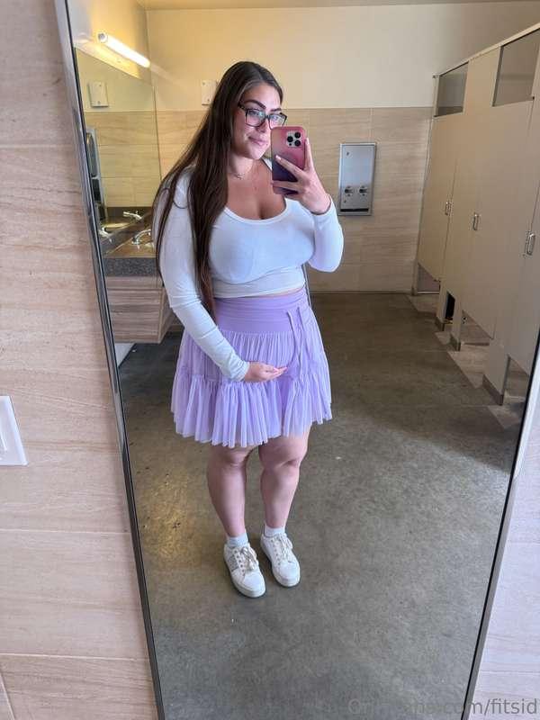 Embracing this pregnant mom bod 😉🤰🏻