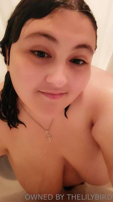 Cum play with me in the shower 🚿