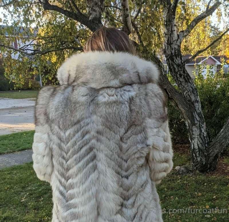 Want to help your fur mistress take off her fur coat? DM me…..