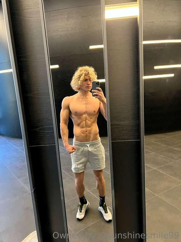 Gym time 🙏🏼✅ think I need a protein/ supplement slave or mas..