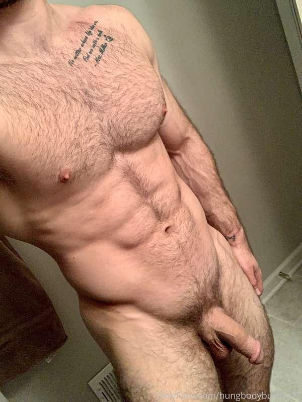 Your daily dose of chest hair and abs on this lazy Sunday 😛