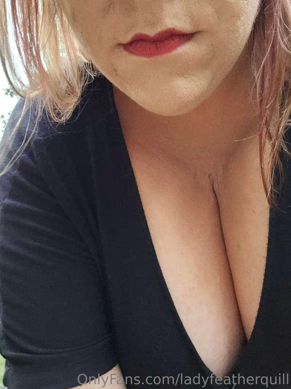 Selfie with the ladies.