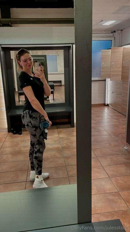 Bringst du mich beim Sport zum Schwitzen Süßer ? 🥰

Do you m..