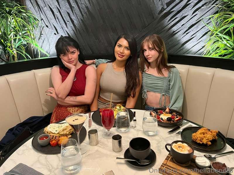 Brunch babes😋 @nikkiinatural @selflovesage 

Onlyfans.com/ni..