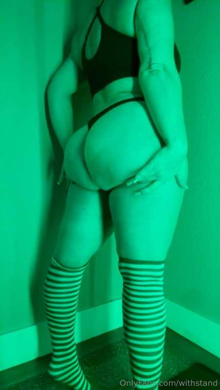 Sweat dripping, ass popping 🍑