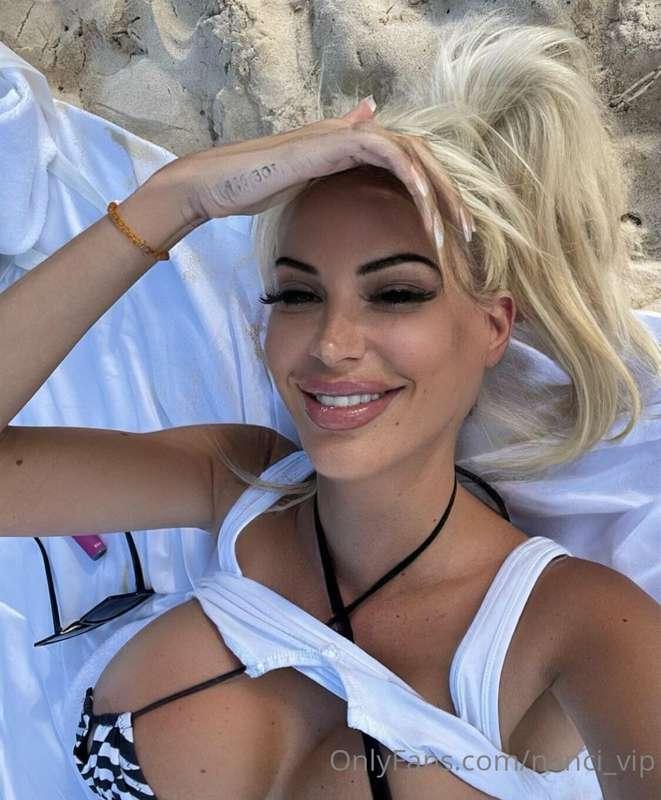 know what rly turns me on? a guy thats funny n clever.... so..