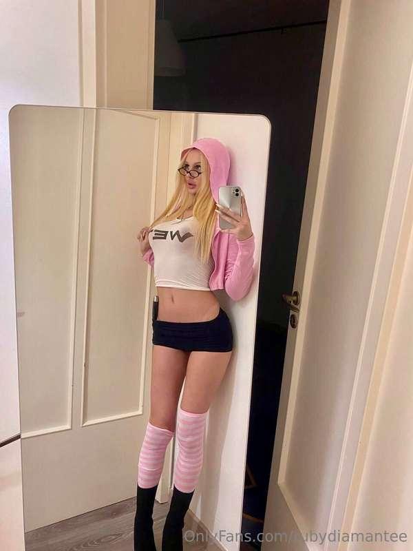 Ready for our gentle chat🌸💗 Do you like my homemade look ? 