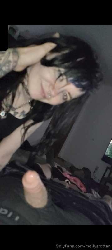 Posting a lil teaser BJ video on @mollyrot in the morning so..