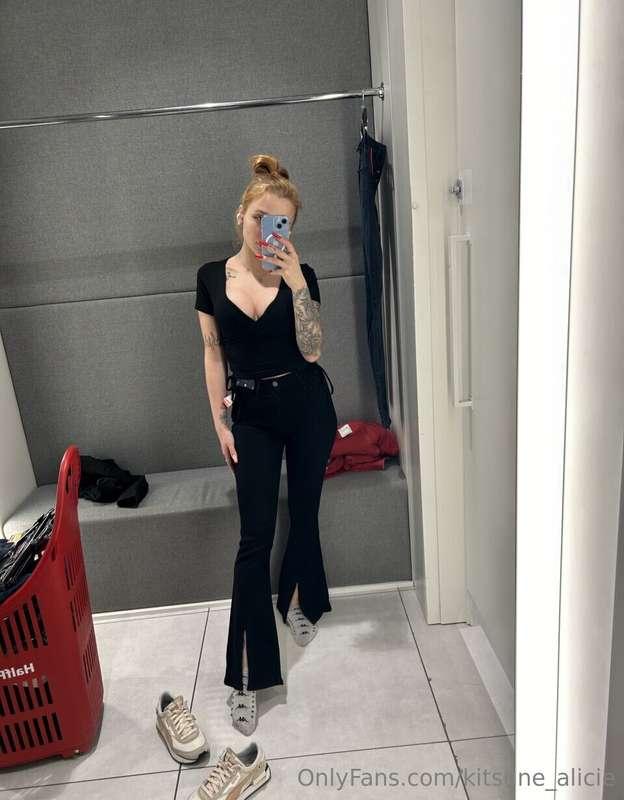 Shopping is real therapy for the soul 🛍️ Sometimes all it ta..