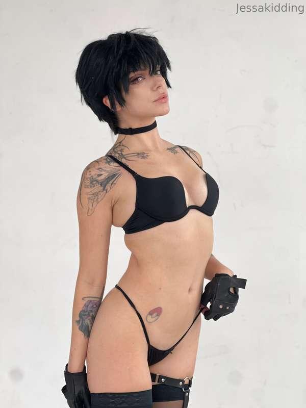 getting on later and responding to messages.<333 sorry ive b..