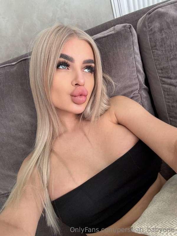 My lips are aching for your touch… come taste me. 👄🔥
