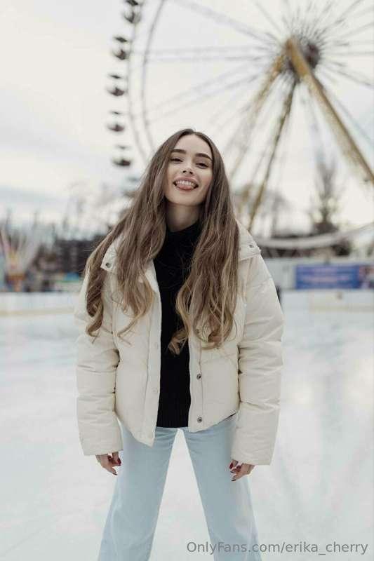 It was a mega cool day, I went ice skating⛸️❄️ I like it a l..