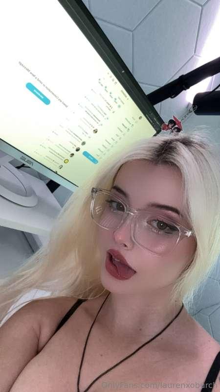 are you online right now? come say hi! 💖