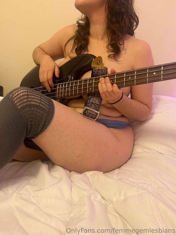I love serenading Diamond!! -Emerald
